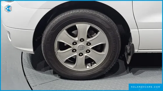 HYUNDAI STAREX 5-SEATER VAN