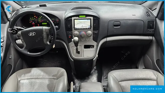 HYUNDAI STAREX 5-SEATER VAN
