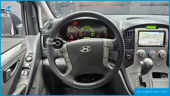 HYUNDAI STAREX 5-SEATER VAN