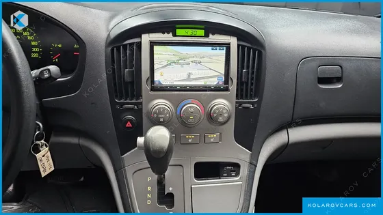 HYUNDAI STAREX 5-SEATER VAN