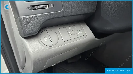HYUNDAI STAREX 5-SEATER VAN