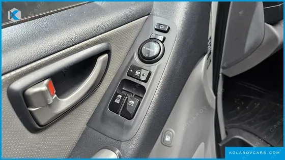 HYUNDAI STAREX 5-SEATER VAN