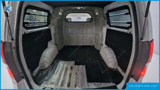 HYUNDAI STAREX 5-SEATER VAN