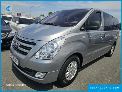 HYUNDAI STAREX 5-SEATER VAN