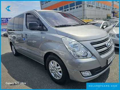 HYUNDAI STAREX 5-SEATER VAN