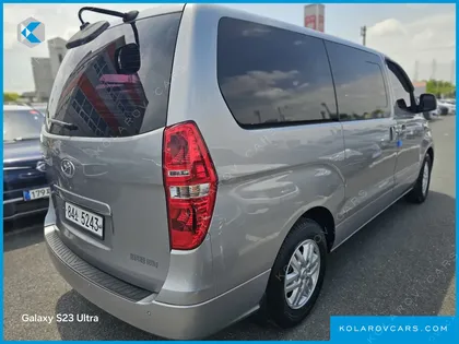 HYUNDAI STAREX 5-SEATER VAN