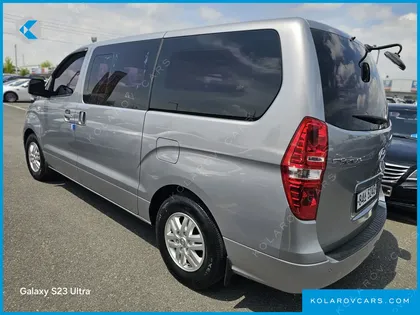 HYUNDAI STAREX 5-SEATER VAN