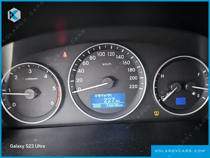HYUNDAI STAREX 5-SEATER VAN