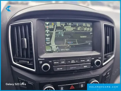 HYUNDAI STAREX 5-SEATER VAN