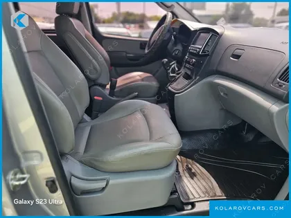 HYUNDAI STAREX 5-SEATER VAN