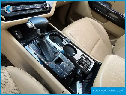 KIA CARNIVAL 9-SEATER HI-LIMOUSINE