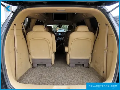 KIA CARNIVAL 9-SEATER HI-LIMOUSINE