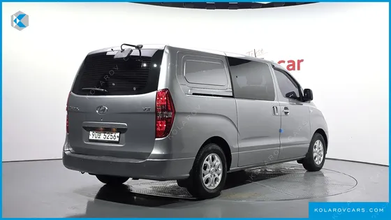 HYUNDAI STAREX 5-SEATER VAN