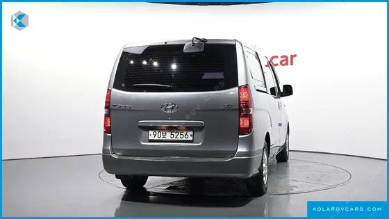 HYUNDAI STAREX 5-SEATER VAN