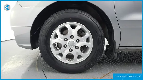 HYUNDAI STAREX 5-SEATER VAN
