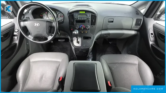 HYUNDAI STAREX 5-SEATER VAN