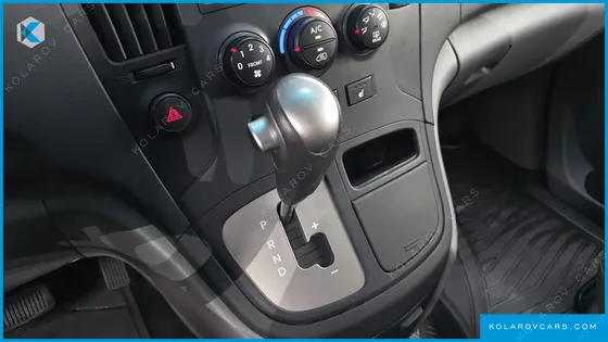 HYUNDAI STAREX 5-SEATER VAN