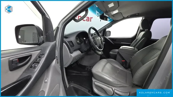 HYUNDAI STAREX 5-SEATER VAN