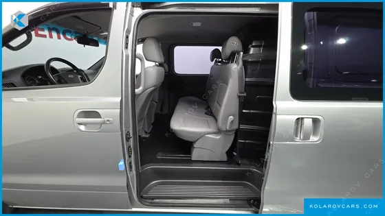 HYUNDAI STAREX 5-SEATER VAN