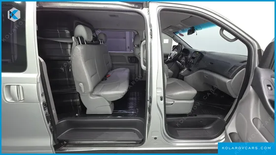 HYUNDAI STAREX 5-SEATER VAN