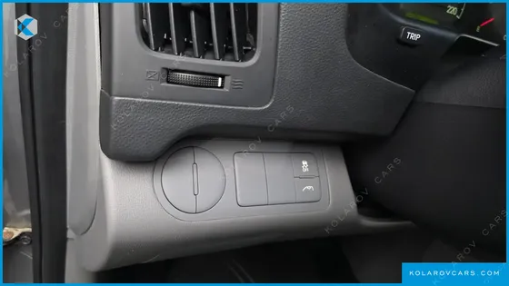 HYUNDAI STAREX 5-SEATER VAN