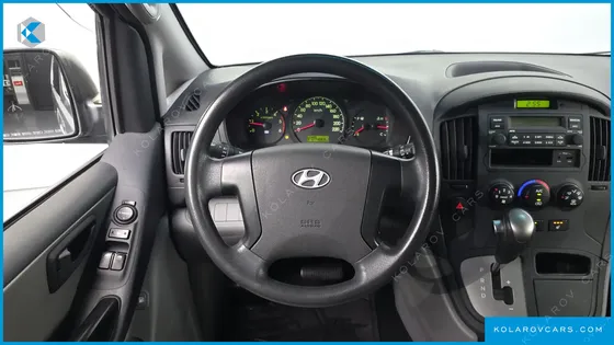 HYUNDAI STAREX 5-SEATER VAN