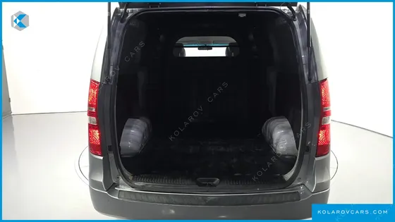 HYUNDAI STAREX 5-SEATER VAN