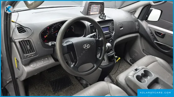HYUNDAI STAREX 3-SEATER VAN