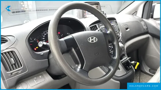 HYUNDAI STAREX 3-SEATER VAN