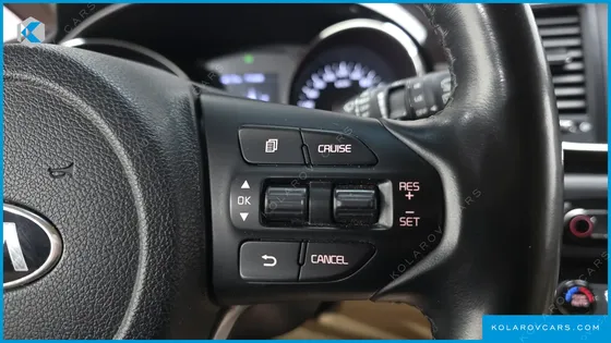KIA CARNIVAL 9-SEATER PRSTIGE