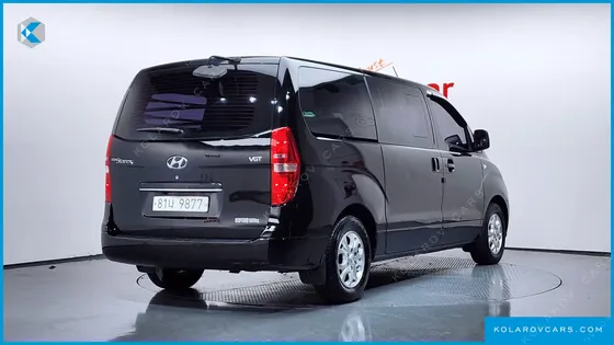 HYUNDAI STAREX 5-SEATER VAN