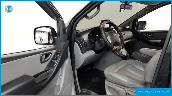 HYUNDAI STAREX 5-SEATER VAN