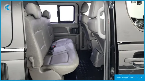 HYUNDAI STAREX 5-SEATER VAN