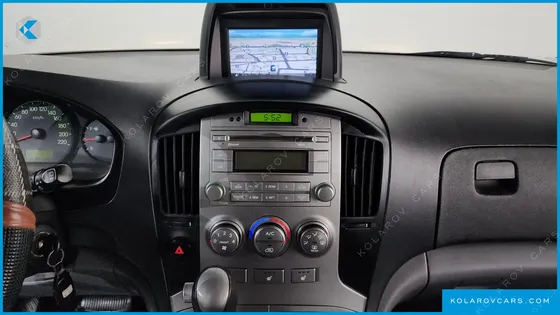 HYUNDAI STAREX 5-SEATER VAN
