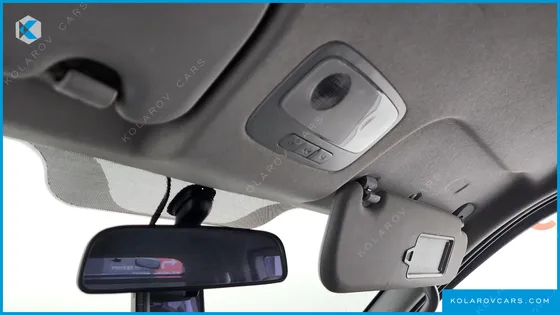 HYUNDAI STAREX 5-SEATER VAN