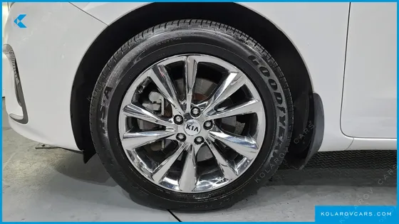 KIA CARNIVAL 9-SEATER PRSTIGE