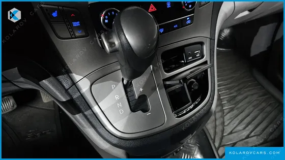HYUNDAI STAREX 12-SEATER WAGON