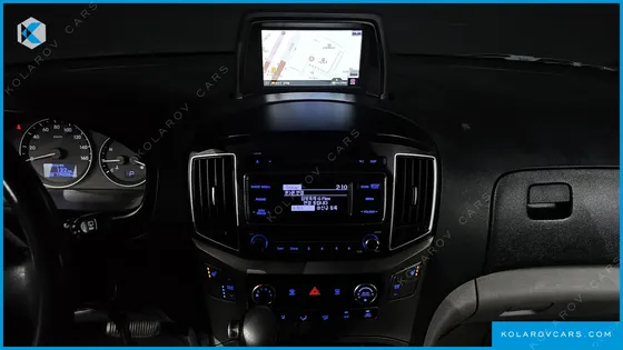 HYUNDAI STAREX 12-SEATER WAGON