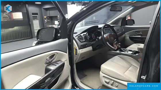 KIA CARNIVAL GASOLINE 9-SEATER NOBLESSE