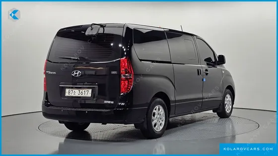 HYUNDAI STAREX 5-SEATER VAN