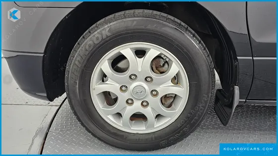 HYUNDAI STAREX 5-SEATER VAN
