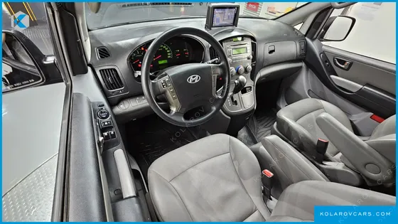 HYUNDAI STAREX 5-SEATER VAN