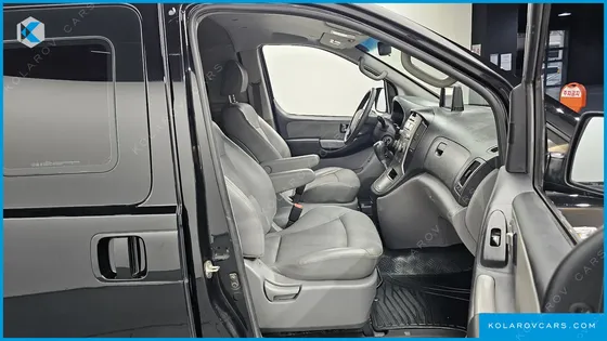 HYUNDAI STAREX 5-SEATER VAN