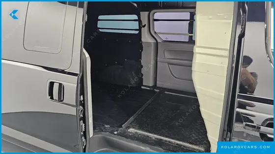 HYUNDAI STAREX 5-SEATER VAN