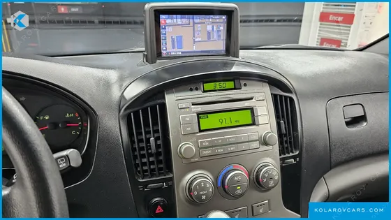 HYUNDAI STAREX 5-SEATER VAN