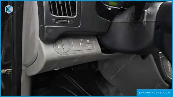 HYUNDAI STAREX 5-SEATER VAN