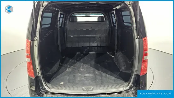 HYUNDAI STAREX 5-SEATER VAN