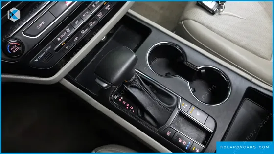 KIA CARNIVAL 9-SEATER LUXURY