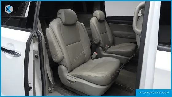 KIA CARNIVAL 9-SEATER LUXURY