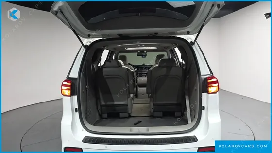 KIA CARNIVAL 9-SEATER LUXURY